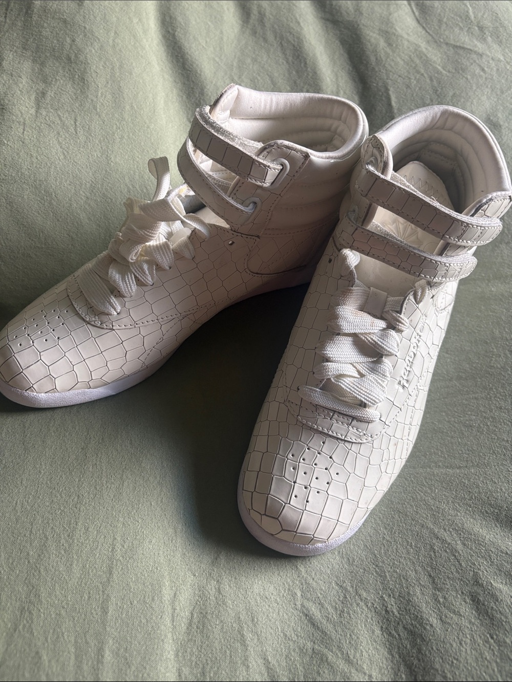 Reebok Freestyle Hi Crackle Croc Women's Size 8 Cream White High Top CN2193